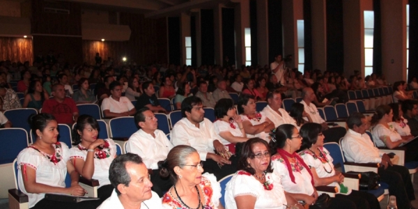 Música, coreografías, color y tradiciones en el homenaje que ofreció la UNACH a Marta Arévalo de Alaminos