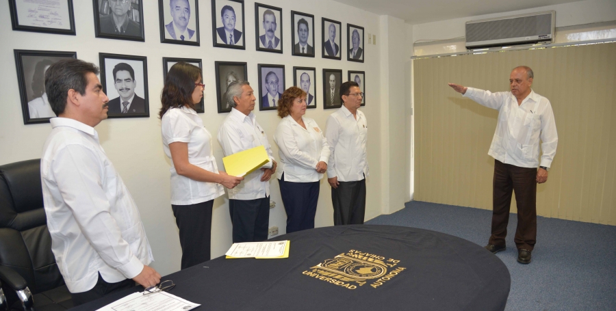 Designa Junta de Gobierno de la UNACH a Carlos Eugenio Ruiz Hernández como rector para el periodo 2014-2018