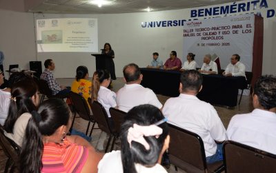 Imparten en la UNACH taller sobre calidad y uso de los propóleos