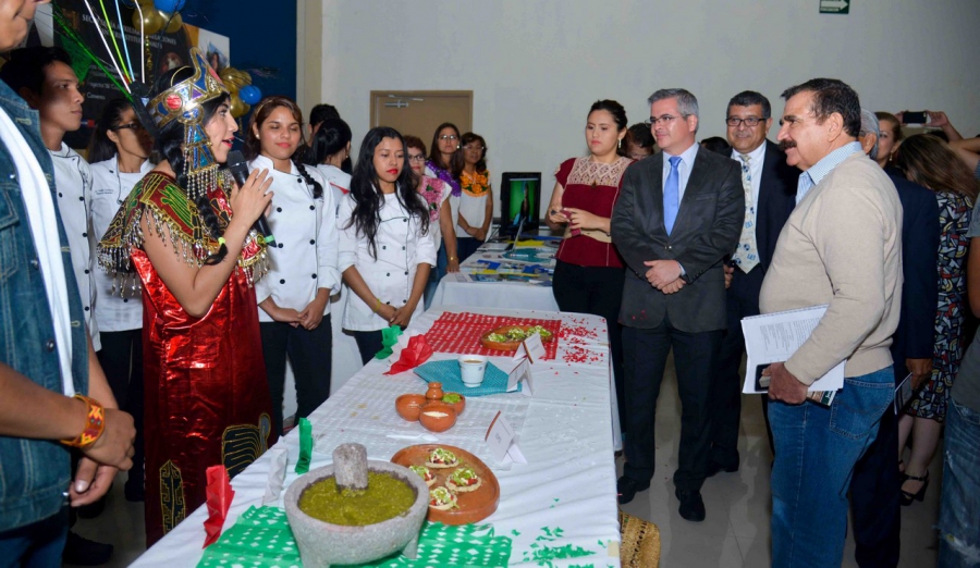 Exponen alumnos de intercambio académico la riqueza gastronómica de México y Sudamérica