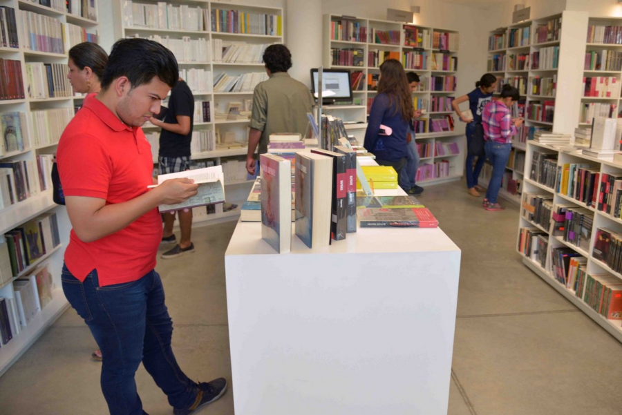 Organizan  Gran Venta Navideña de la Librería del Fondo de Cultura Económica-UNACH “José Emilio Pacheco”