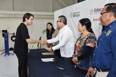 Benefician a estudiantes de la UNACH con la beca Jóvenes  Escribiendo el Futuro