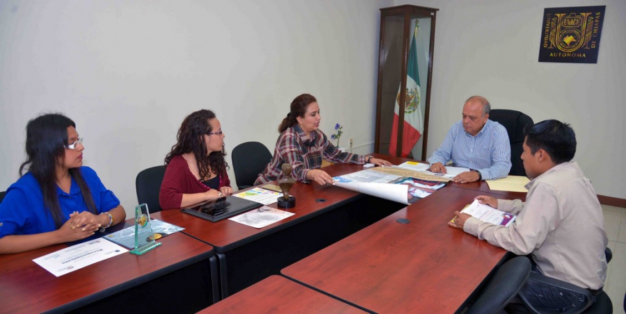 Reconoce Rector Carlos Eugenio Ruiz Hernández responsabilidad de jóvenes ganadores dentro del programa de Servicio Social 