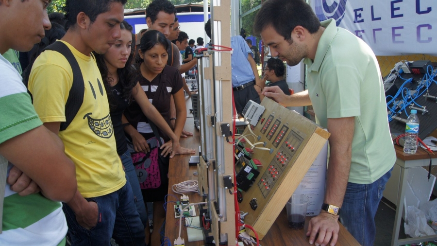Participan estudiantes de México y Guatemala en Semana Nacional de Ingeniería Electrónica
