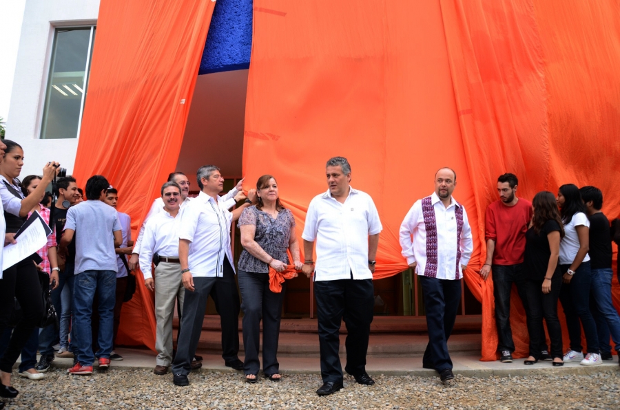 Inaugura el gobernador Juan Sabines Guerrero nuevos espacios educativos en la UNACH