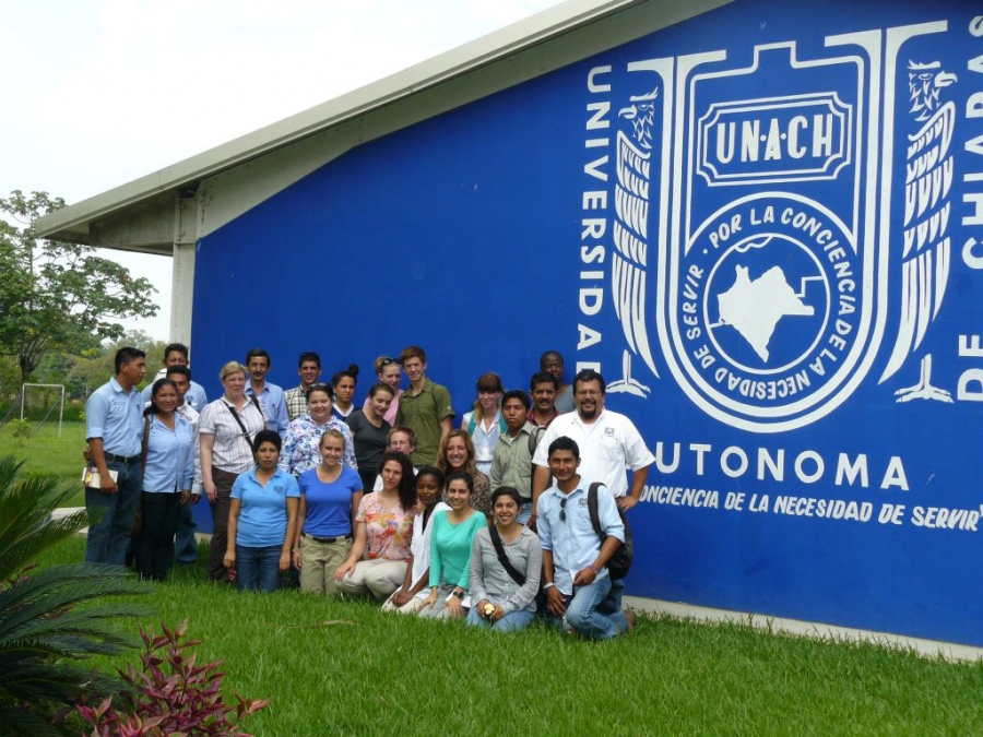 Visitan estudiantes y docentes norteamericanos Centro Maya de la UNACH en Catazajá