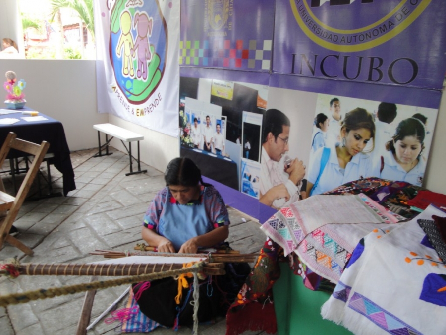 Participa UNACH en EXPODEMOS Mujeres Tuxtla 2011  