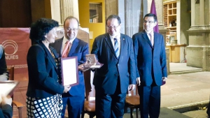 Reconoce ANUIES la trayectoria profesional de la docente de la UNACH, Dora Guadalupe Castillejos Hernández