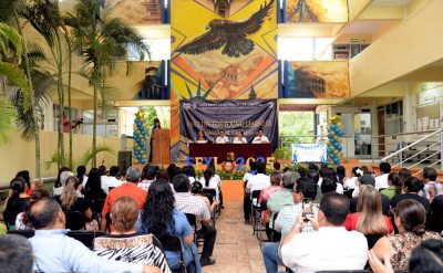 Concluyen niñas y niños cursos de inglés en la UNACH