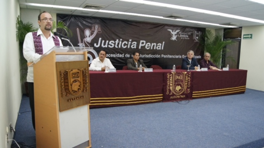 Dictan conferencia magistral sobre jurisprudencia penitenciaria en la UNACH