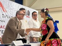 Entregan documentos a 146 jóvenes que egresaron de la Licenciatura en Arquitectura de la UNACH