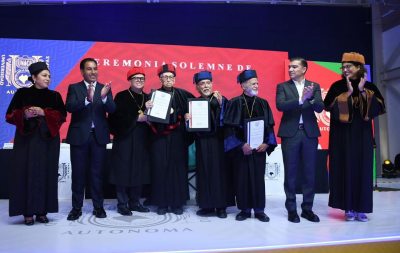 Entrega la Benemérita UNACH el Doctorado Honoris Causa a Javier Espinosa Mandujano, Carlos Alberto Navarrete Cáceres y Antonio García de León y Griego