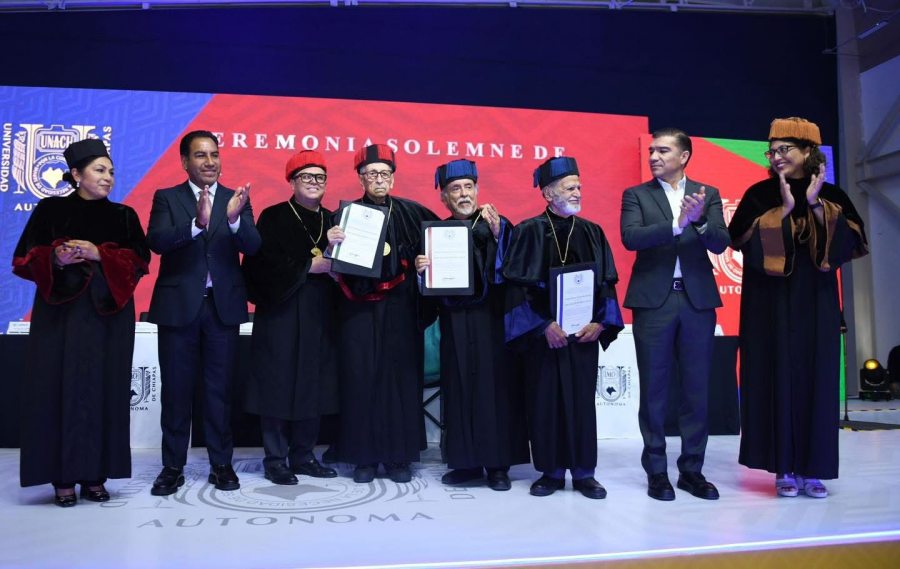 Entrega la Benemérita UNACH el Doctorado Honoris Causa a Javier Espinosa Mandujano, Carlos Alberto Navarrete Cáceres y Antonio García de León y Griego