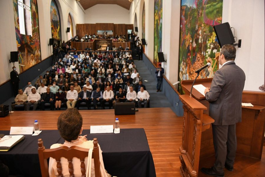 Dictan el Ministro de la Suprema Corte de Justicia de la Nación, Alfredo Gutiérrez Ortiz Mena conferencia magistral en la UNACH
