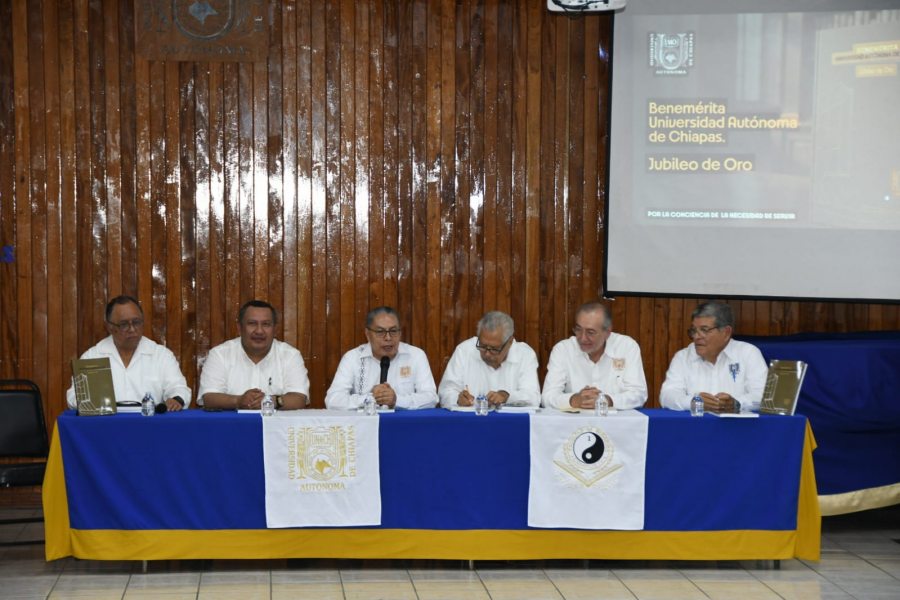 Presentan en Tapachula el libro &ldquo;Benem&eacute;rita Universidad Aut&oacute;noma de Chiapas, Jubileo de Oro&rdquo;