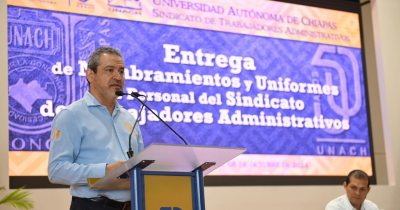 Entregan nombramientos a mil 410 trabajadores afiliados al STAUNACH