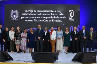 Entrega Consejo Universitario de la UNACH reconocimientos a benefactores de la institución