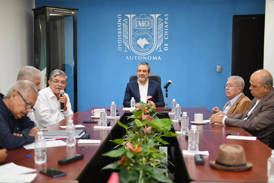 Se reúne Carlos Faustino Natarén Nandayapa con el Consejo Consultivo Honorario de Exrectores de la Universidad Autónoma de Chiapas.